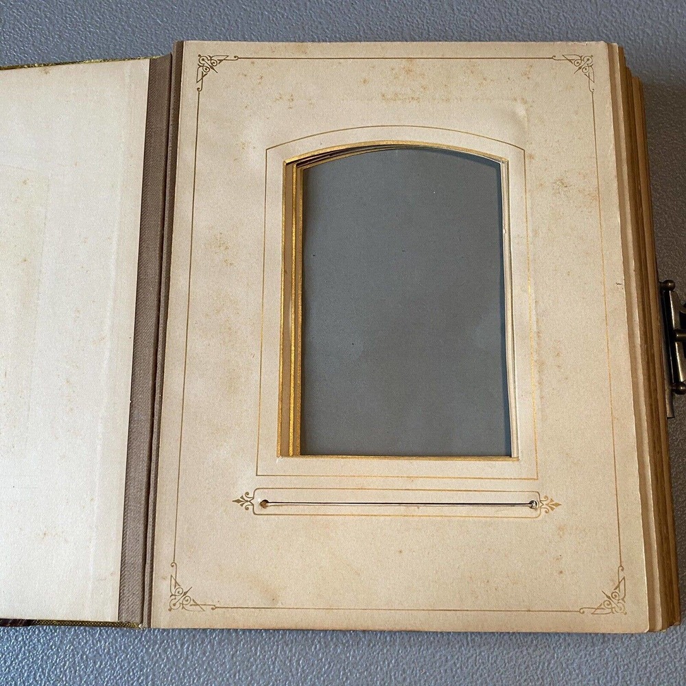 1880s ANTIQUE GREEN BLUE VELVET PHOTO CABINET CARD ALBUM METAL LATCH DATED 1884 - Picture 9 of 16